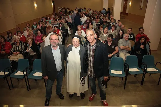 Joan Reñé, Sor Lucia, i Carles Tejedor en l'acte celebrat a Fondarella.