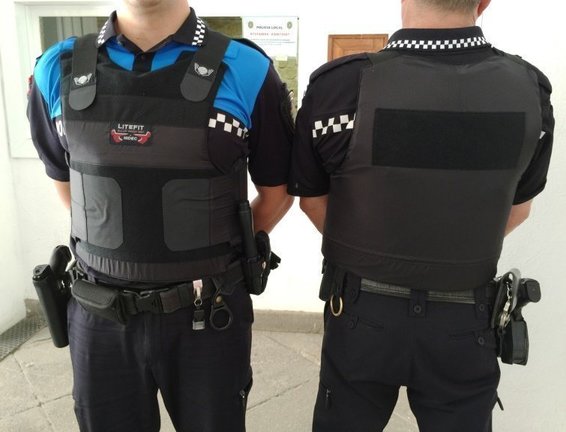 Les noves armilles antibala de la Policia Local de les Borges