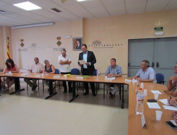Antoni Villas llegint el discurs com a nou president del Consell Comarcal de les Garrigues