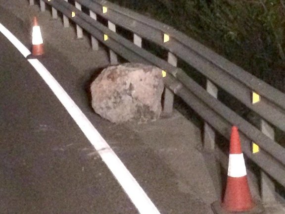 Aquesta va ser una de les pedres que van caure el passat dimecres a la carretera.