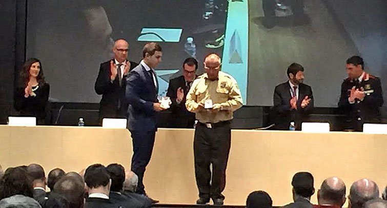 Nicandro Valls rep el reconeixement de mans del conseller Jané.