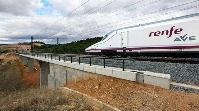 La línia d'Alta Velocitat al seu pas per les Garrigues