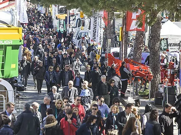 Vistes de l'afluència de public Fira de Sant Josep 2016 Interior