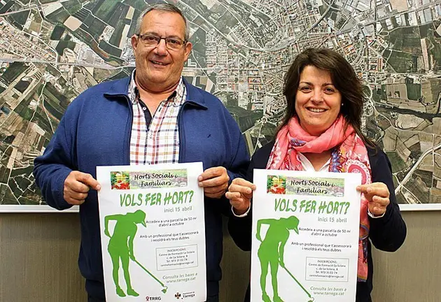 La regidora d’Acció Social, Noèlia Soto, i el regidor de Medi Ambient, Josep Castelló, impulsen la nova temporada dels horts urbans de Tàrrega interiro