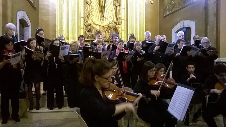 El Cor Stabat Mater i LleidaArt Ensemble en l'estrena a Golmés