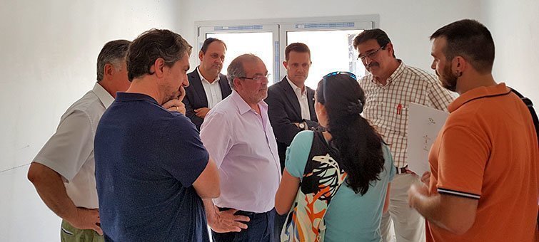 El president Joan Reñé visita les obres del CRAE de Juneda