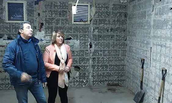 L'alcaldessa d'Aitona Rosa Pujol visita les obres