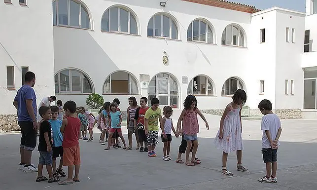 Pati de l'escola Francesc Arenes de Golmés 1