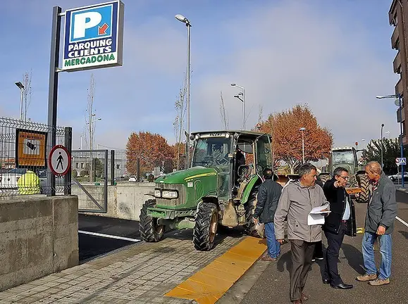 La Plataforma per la Defensa del Sector de la Fruita tanca l'accés a Mercadona