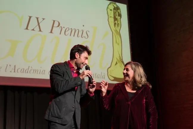 El presentador Bruno Oró amb la directora de l'Acadèmia Isona Pasola