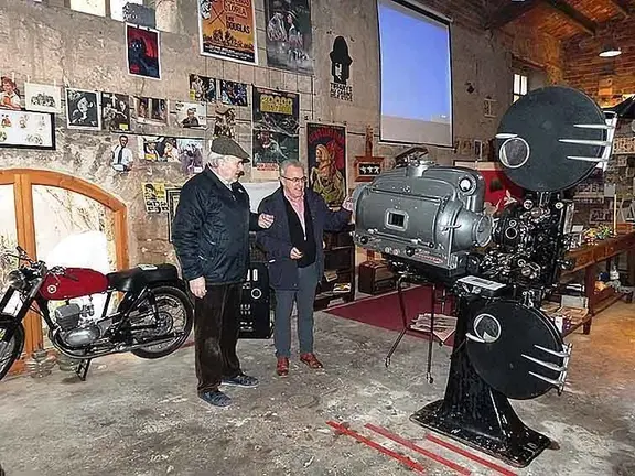 Visita d'Enric Mir al Museu de Cal Pauet interior