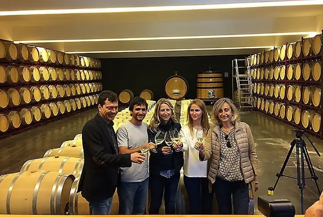 Tomàs Cusiné commemora el vinté aniversari amb l'equip de Cérvoles Celler
