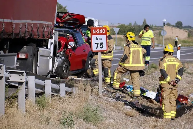 El turisme i el camió implicats en l'accident mortal a l'N-240 a Juneda
