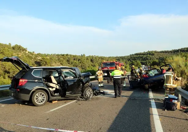Imatges dels vehicles implicats en l'accident múltiple a Maials