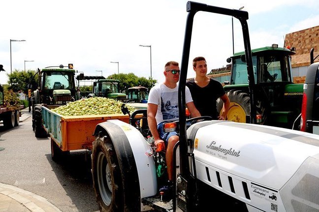 Mobilització dels pagesos a Lleida reivindicant millors preus de la fruita