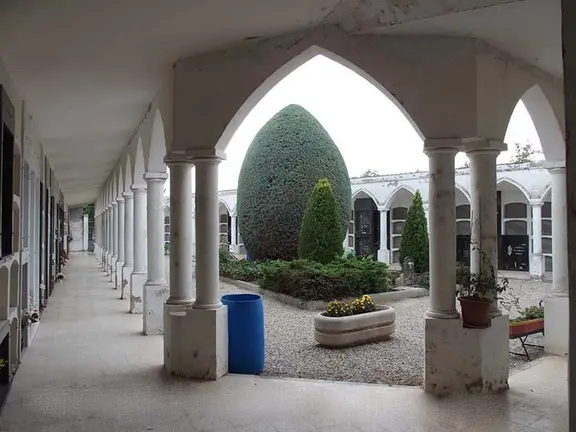Imatge de les instal·lacions del Cementiri del palau d'Anglesola