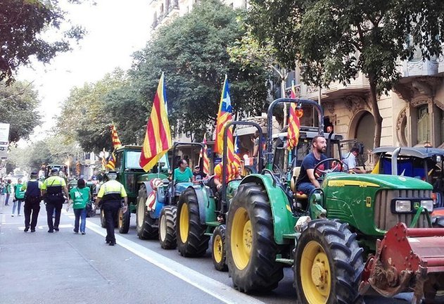 Participants en la marxa lenta de tractors