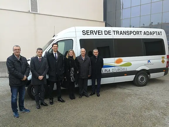 Acte de lliurament de la nova furgoneta al Consell Comarcal del Pla d'Urgell