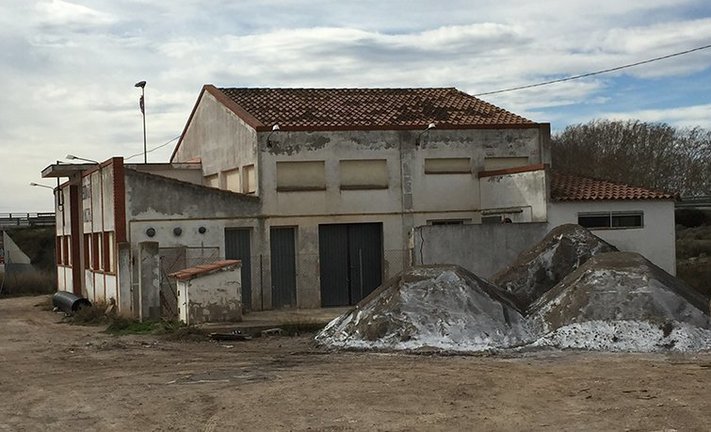 Vista lateral de l'estat actual de l'antic Escorxador Municipal de les Borges 