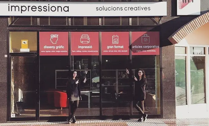 Impressiona, a l'Avinguda de la Pau, número 53, de Mollerussa.
