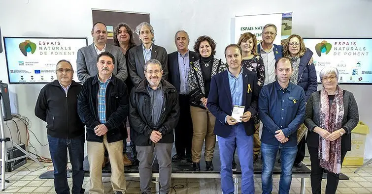 Fotografia d'autoritats a la presentació de les novetats dels Espais Naturals de Ponent