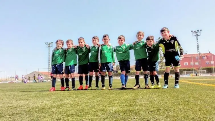 El Prebenjamí A del Club Esportiu Pla d'Urgell interior