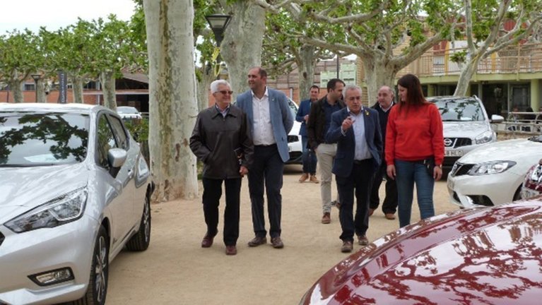 La comitiva inaugural visitant la Fira Borges Motor 1