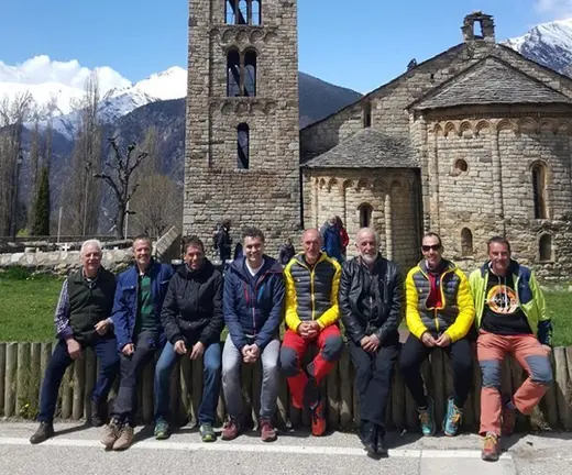 Els corredors i els representants de ls administracions de la Vall de Boí