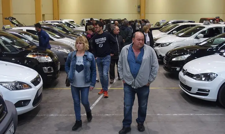 Visitants del sector de l-automobil en la Fira Autotrac de Mollerussa