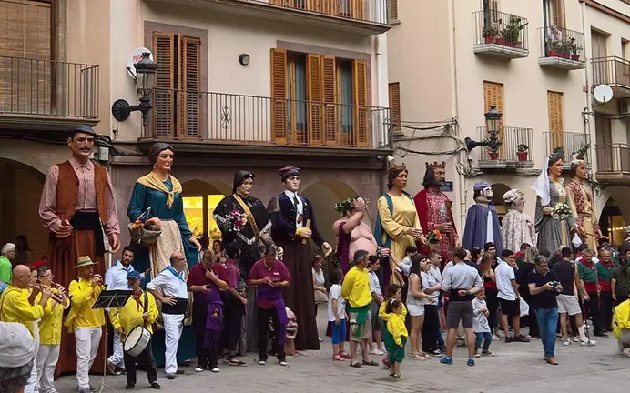 Els gegants ballant durant la 2a Mostra de Gegants d'Agramunt