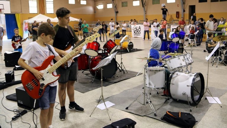 Els joves músics es preparen pel No Surrender Festival de Vilanova de Bellpuig al No Surrender Kids - Josep A. Pérez