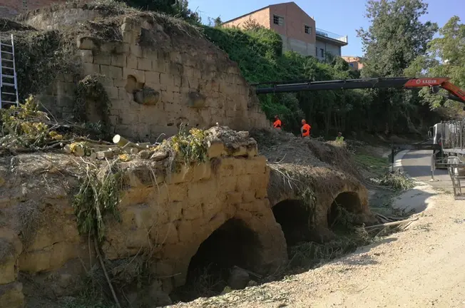 Treballs de neteja de l'antic molí medieval de Térmens