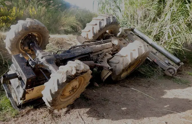 El tractor en el lloc on es va produir l'accident mortal