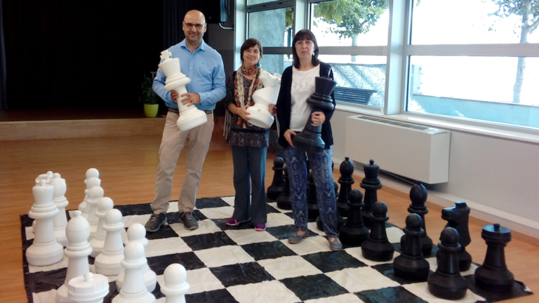 Imatge de l'acte de presentació del curs d'escacs per a la gent gran d'ADEJO