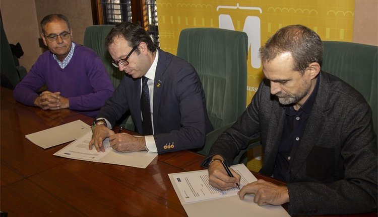 Marc Solsona i David Gall, signen l&#39;acord de col·laboració, per l&#39;Ajuntament i Sorea