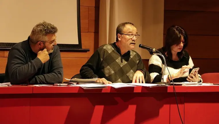 El responsable de la UGT Terres de Lleida, Antonio Rodríguez en plena assemblea de treballadors d'Axparia, Grupo Jorge