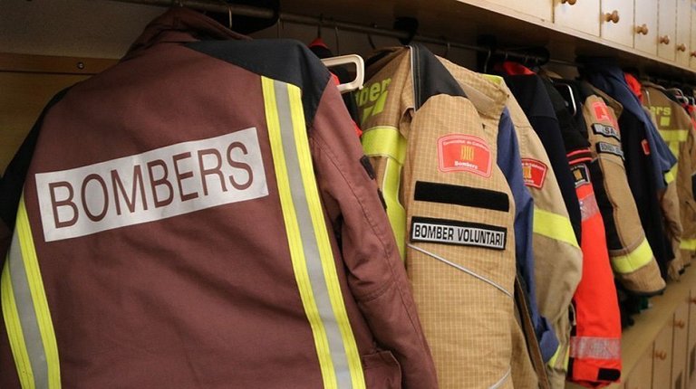 Els bombers voluntaris al·leguen que la falta de personal i el deteriorament de les instal·lacions i el material