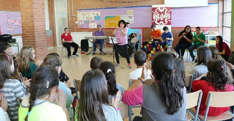 Actuació de l'Equipo Ja a l'escola Mare de Déu de l'Horta d'Ivars d'Urgell