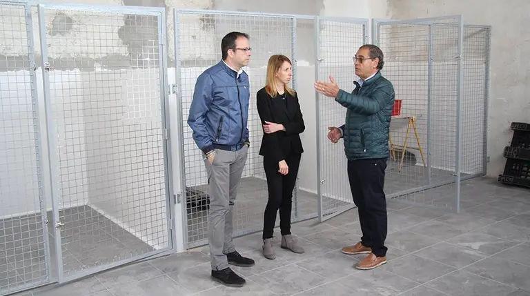 Marc Solsona visita l'espai d'acullida de gossos i gats de Mollerussa