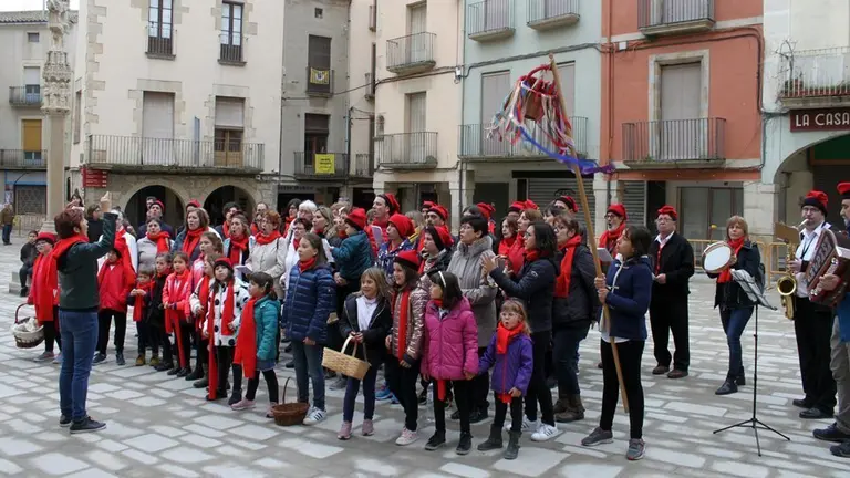 Les caramelles, a la plaça Major de Tàrrega (1)
