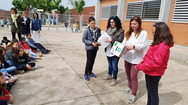Lliuramet del premi de la gimcana lingüística pels comerços de Mollerussa 3