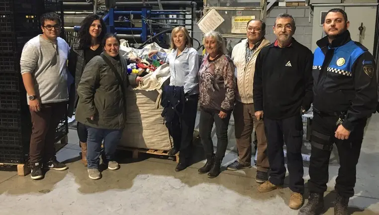 Núria Palau amb els representants de les protectores