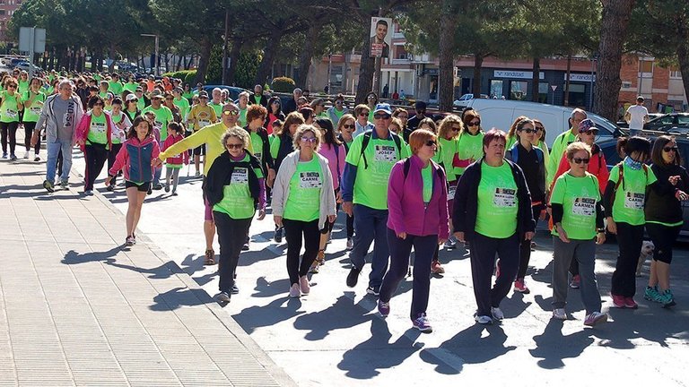 Participants en la caminadacontra el Càncer a Mollerussa