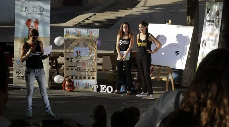 Mireia Segarra i Olga Marsal i Georgine Miret, autores del conte En Teo, un caçador de somnis