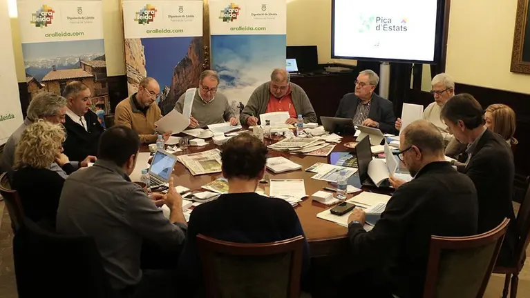 Els membres del jurat durant la deliberació del Premi Pica d'Estats