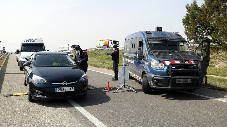 Arxiu, Mossos d'Esquadra fent controls als vehicles a Alcarràs