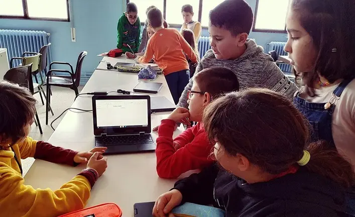 Els alumnes de cinquè de l'escola Mestre Ignasi Peraire en el projecte web (3)
