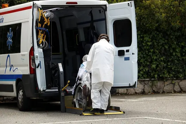 La primera persona traslladada de l'Hospital Arnau de Vilanova a l'Hotel del Nastasi de Lleida