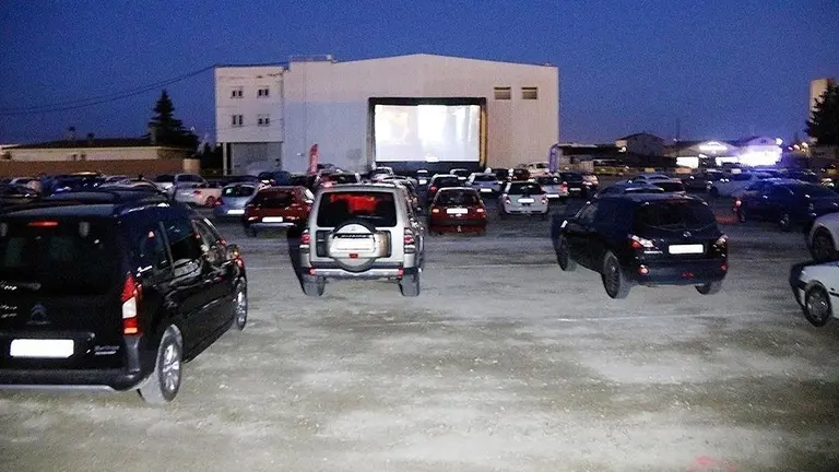 La primera sessió de l'autocine Resquitx de Golmés