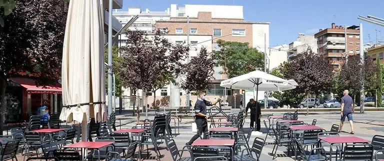 Terrassa d'una cafeteria de la plaça Ricard Vinyes de Lleida